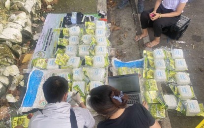 <p><strong>HIGH-VALUE CATCH.</strong> Operatives make an inventory of the 40 kilograms of shabu with an estimated value of PHP272 million seized from a Chinese national in Quezon City on Sunday (July 3, 2022). A similar operation in Dasmariñas City, Cavite resulted in the arrest of another Chinese with 220 kilos of shabu worth PHP1.496 billion. <em>(Photo courtesy of PDEA)</em></p>