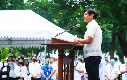 <p><strong>FLAG RAISING MESSAGE</strong>. President Ferdinand “Bongbong” Marcos Jr. speaks to employees during a flag raising ceremony at the Kalayaan Grounds of Malacañang Palace on Monday (July 4, 2022). The President hoped that the ceremony would be the start of a good working relationship with Palace employees.<em> (Photo courtesy of Office of the President)</em></p>