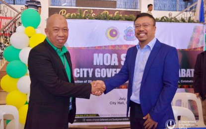 <p><strong>FOR THE HOMELESS.</strong> Cotabato City Mayor Mohammad Bruce Matabalao (right) and Bangsamoro Autonomous Region in Muslim Mindanao Ministry of Human Settlements  Development Director-General Esmael Ibrahim pose after signing the agreement on the city’s first-ever housing project for indigents on Wednesday (July 6, 2022). The housing project, worth PHP31.8 million, is for the construction of an initial 50 housing units for the city's indigents. <em>(Photo courtesy MSHD-BARMM)</em></p>