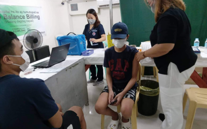 <p><strong>BOOSTER SHOT.</strong> Gat Andres Bonifacio Medical Center starts administering Covid-19 first booster shot to minors 12 to 17 years old on Wednesday (July 6, 2022).  The city government of Manila reiterated it welcomes both Manila and non-Manila residents to their vaccinations sites. <em> (Photo grabbed from Manila PIO Facebook page)</em></p>