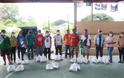 <p><strong>TILAPIA FINGERLINGS. </strong>Indigenous peoples (IPs) in San Marcelino, Zambales receive some 40,000 tilapia fingerlings from the Bureau of Fisheries and Aquatic Resources (BFAR) in Central Luzon on Wednesday (July 6, 2022). The IPs earlier underwent a day-long training to enhance their knowledge and skills in culturing tilapia. <em>(Photo by BFAR Central Luzon) </em></p>