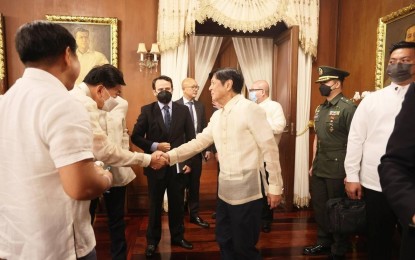 <p><strong>MEETING.</strong> President Ferdinand “Bongbong” Marcos Jr. shakes hands with a member of the Private Sector Advisory Council at Malacañan Palace in Manila on Thursday (July 7, 2022). Marcos, who concurrently serves as the agriculture czar, said he was "excited" to partner with the private sector in improving the agricultural sector. <em>(Photo from PBBM's official Facebook page)</em></p>