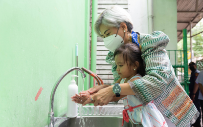 <p><strong>MAYOR M.D.</strong> Manila Mayor Honey Lacuna teaches a child how to properly wash her hands before eating during the launch of the city's feeding program in Barangay 841, Pandacan on Monday (July 11, 2022). Lacuna, a doctor by profession, said Manila aims to have the best health care system in the country by 2030. <em>(Photo courtesy of Manila-PIO)</em></p>