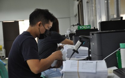 <p><strong>READY FOR DISPATCH.</strong> Employees of Philippine Postal Corporation (Post Office) prepare PhilSys IDs for dispatch to their intended recipients in this undated photo. Postmaster General Norman Fulgencio said the Post Office has delivered more than 13.7 million PhilSys IDs nationwide which is equivalent to 94 percent of the 14.5 million ID cards turned-over for dispatch as of June 30, 2022. <em>(Photo courtesy of Post Office)</em></p>