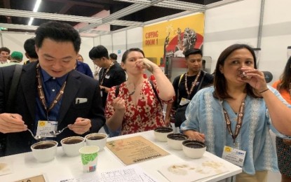 <p><strong>PH FINE COFFEE.</strong> International cuppers and tasters at the World of Coffee trade exhibit in Milan, Italy, on June 23-25, 2022 try the winning Philippine Robusta coffee during a special cupping session organized by the Coffee Quality Institute. The Philippines stood out and gained high praise for its coffee’s fine quality, clean taste, and complex flavors.<em> (Photo courtesy of the Philippine Coffee Guild)</em></p>