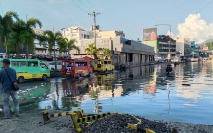 <p><strong>HIGH TIDE</strong>. A major street in Tacloban City flooded by seawater for hours on July 13, 2022. The situation could be a result of rising sea level and heavy siltation, an official of the Philippine Atmospheric, Geophysical and Astronomical Services Administration said on Thursday (July 14). <em>(Photo courtesy of Clemelle Montallana)</em></p>