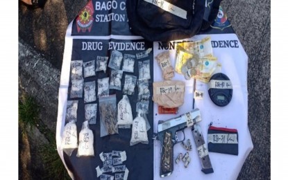 <p><strong>DRUG SEIZURE</strong>. Operatives of Bago Component City Police Station in Negros Occidental seize PHP1.8 million worth of suspected shabu during a buy-bust along Matti Street in Barangay Poblacion on Thursday afternoon (July 14, 2022). The arrested suspect, Rex Quilong-quilong, 42, is a resident of Bacolod City. <em>(Photo courtesy of Negros Occidental Police Provincial Office)</em></p>