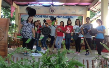 <p><strong>‘BESKWELA’ EXPRESS</strong>. Youth volunteers in Ilocos Norte prepare for the opening of BESkwela Express 2022. They help clean and repair schools to inspire more learners to go back to classes.<em> (Contributed photo)</em></p>
