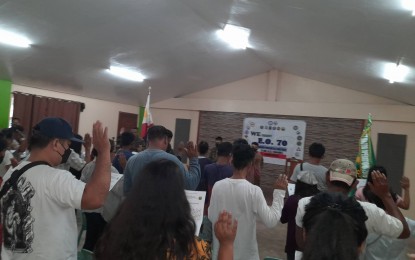 <p><strong>PLEDGE OF ALLEGIANCE</strong>. Thirty-one supporters of the Communist Party of the Philippines-New People's Army (CPP-NPA) from Baler, Aurora denounce their support for the terrorist group and pledged their allegiance to the government on Sunday (July 17, 2022). The withdrawal of support was a result of a series of dialogues and symposiums facilitated by the Philippine Army’s 91st Infantry Battalion.<em> (Photo by Jason de Asis)</em></p>