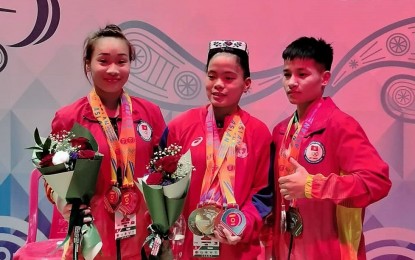 <p><strong>GLITTERING PERFORMANCE.</strong> Rose Jean Ramos (center) poses with teammates after bagging four golds and one silver and one bronze medals in the women's 45kg category of the Asian Youth and Junior Weightlifting Championships at the Uzbekistan Sports Complex in Tashkent City on Monday night (July 18, 2022). The Philippines has now six golds, counting two from Angeline Calonia in the youth women’s 40kg. event.<em> (Photo courtesy of Allen Jayfrus Diaz)</em></p>