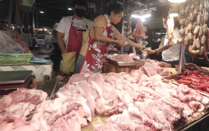 DA warns vs. health hazards from frozen meat in wet market