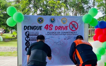 <p><strong>ANTI-DENGUE CAMPAIGN</strong>. Representatives from various government agencies sign the pledge of commitment during the launching of the Department of Health-Western Visayas’ “SaBAYANg 4,5,6” anti-dengue campaign in La Carlota City on July 15, 2022. Dr. Ernell Tumimbang, provincial health officer, said on Tuesday (July 19) the Provincial Health Office will focus its information campaign on the 10 local government units with the highest number of dengue cases. <em>(Photo courtesy of DOH-Western Visayas)</em></p>