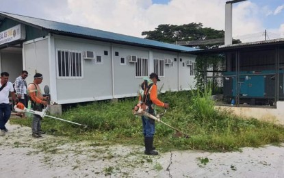 <p><strong>TREATMENT AND MONITORING FACILITY</strong>. A clean-up of the Bacolod City Covid-19 quarantine and isolation facility in Barangay Alijis on Monday (July 18, 2022). As of early Wednesday, Bacolod has a total of 108 active cases, based on the bulletin of the Department of Health-Western Visayas. <em>(Photo courtesy of Bacolod City PIO)</em></p>