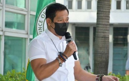 <p><strong>BOOSTER SHOTS.</strong> Governor Daniel Fernando calls on Bulakenyos to avail of Covid-19 booster shots as the province faces another upward trend of cases. As of July 18, there were 660 active cases in the province. <em>(File photo by Manny Balbin)</em></p>