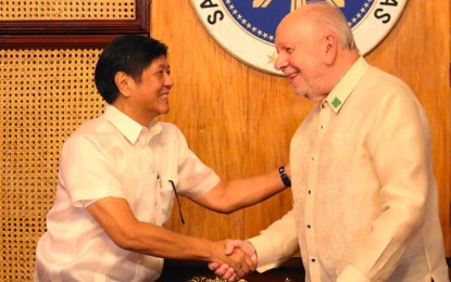 <p><strong>PH ENVOY TO SPAIN.</strong> President Ferdinand Marcos Jr. shakes hands with Philippine Ambassador Extraordinary and Plenipotentiary to Spain Philippe Lhuillier on Wednesday (July 20, 2022) in Malacañan Palace. Marcos retained him as the country's envoy to Spain which Lhuiller held since 2017. <em>(Photo from Marcos' Twitter account)</em></p>