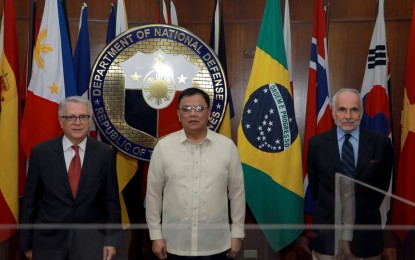 <p>DND officer-in-charge, Undersecretary Jose Faustino Jr. (center); Brazil's Special Envoy to Asean Piragibe Tarragò (left) and Brazilian Ambassador to Manila Antonio J. M. de Souza e Silva (right) <em>(Photo courtesy of DND)</em></p>