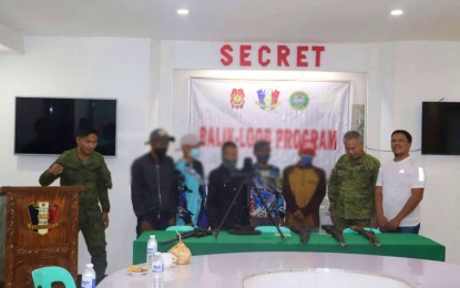 <p><strong>WEARY REBELS.</strong> Five former members of the extremist Bangsamoro Islamic Freedom Fighters pose with military and local officials after they surrendered in Carmen, North Cotabato Thursday (July 21, 2022). This year alone, some 138 Moro extremists have surrendered to authorities in Central Mindanao <em>(Photo courtesy of 6ID)</em></p>
