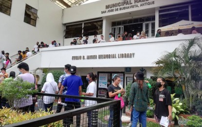 <p><strong>REGISTRATION</strong>. Registrants for the barangay and Sangguniang Kabataan (SK) elections wait for their turn outside the Commission on Elections (Comelec) office at the municipal hall of San Jose de Buenavista, Antique on July 14, 2022. Comelec assistant regional director Tomas Valera, who is the concurrent provincial election supervisor of Antique, said in an interview Friday (July 22, 2022) that voter’s registration will only be until July 23. <em>(PNA photo by Annabel Consuelo J. Petinglay)</em></p>