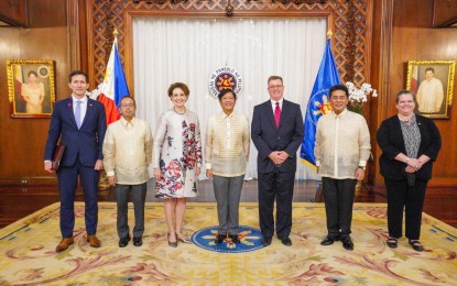 <p><strong>ENDURING TIES.</strong> MaryKay Loss Carlson, United States Ambassador to the Philippines, meets with President Ferdinand "Bongbong" Marcos Jr. (3rd and 4th from left) at Malacañang Palace in Manila on Friday (July 22, 2022). Marcos assured that the Philippines will continue to deepen its ties with the US as a friend, ally, and partner.<em> (Photo courtesy of BBM Facebook)</em></p>