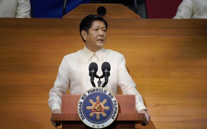 <p><strong>SUPPORT.</strong> President Ferdinand "Bongbong” Marcos Jr. delivers his first State of the Nation Address on Monday (July 25, 2022). Marcos’ legislative measures drew support from top officials of Iloilo City, particularly a plan to revive the Panay Railways. <em>(PNA photo by Avito Dalan)</em></p>