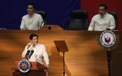 <p><strong>DATA DRIVEN.</strong> President Ferdinand Marcos Jr. delivers first State of the Nation Address (SONA) at the Batasang Pambansa in Quezon City on Monday (July 25, 2022). Marcos’ SONA lasted for one hour and 14 minutes. <em>(PNA photo by Avito Dalan)</em></p>