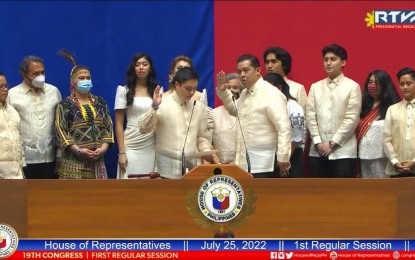 <p><strong>NEW SPEAKER</strong>. Leyte Rep. Martin Romualdez takes his oath as the 24th Speaker before Tarlac Rep. Jaime Cojuangco, youngest member of the 19th Congress at age 25, as his wife, Tingog party-list Rep. Yedda Marie Romualdez, and his children, Andrew, Marty, Minxie, and Maddey look on, during the ceremony at the House of Representatives' rostrum. Romualdez garnered 282 votes. (<em>Photo courtesy of House Press and Public Affairs Bureau)</em></p>