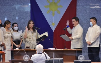 <p><strong>NEW LEADERS.</strong> Senator Loren Legarda (3rd from left) takes her oath as Senate President Pro Tempore before Senate President Juan Miguel Zubiri at the session hall on Monday (July 25, 2022). Legarda and Zubiri vowed they will be of service to the nation and will craft bills to address the needs of Filipinos.<em> (Photo courtesy of Senate-PRIB)</em></p>