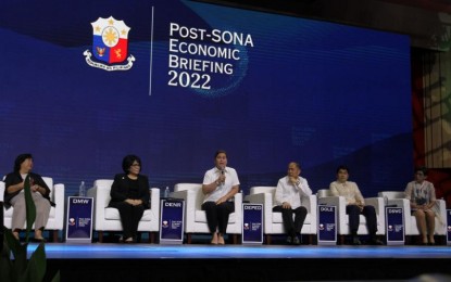 <p><strong>TRANSITION PERIOD</strong>. Vice President and Education Secretary Sara Z. Duterte joins other cabinet executives in the post-SONA economic briefing on Tuesday (July 26, 2022). She assured the public that learners and schools will be given a transition period before the in-person learning setup for the upcoming school year.<em> (PNA photo: Avito Dalan)</em></p>