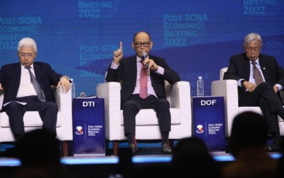 <p><strong>CLARIFICATION</strong>. Finance Secretary Benjamin Diokno (center) said Executive Order (EO 8), which reduces to zero the dividend required from the Development bank of the Philippines (DBP) to be submitted to the national government annually, has nothing to do with the proposed investment of the said government financial institution (GFI) to the proposed Maharlika Investment Fund (IMF). He said the EO is aimed at strengthening the bank's capital base and boosting its capacity to lend to pandemic-related sectors. <em>(PNA file photo)</em></p>