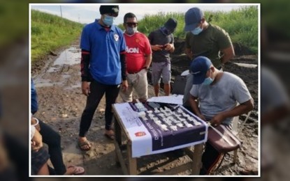 <p><strong>SEIZED</strong>. Joint police operatives seize PHP1.156 million worth of suspected shabu during a buy-bust in Kabankalan City in Negros Occidental on July 20, 2022. The Negros Occidental Police Provincial Office is working with other law enforcement agencies to strengthen border security to prevent the entry of illegal drugs in the province. <em>(Photo courtesy of Negros Occidental Police Provincial Office) </em></p>