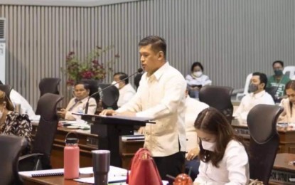 <p><strong>WEAR WITH PRIDE.</strong> Davao City Councilor Al Ryan Alejandre passes on first reading a proposal that seeks to require city hall employees to wear an indigenous people attire every month. During the City Council's regular session Tuesday (July 26, 2022), Alejandre said the proposed measure aims to honor and respect the 11 IP tribes of the city whose members are considered its original dwellers.<em> (Screengrab from the 20th Davao City Council)</em></p>