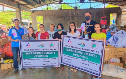 <p><strong>LIVELIHOOD</strong>. Some recipients of the DOLE-DILP program in M’lang, North Cotabato, pose after receiving their livelihood starter kits on Tuesday (July 26, 2022). At least 153 indigent families benefited from the program. <em>(Photo from DOLE-North Cotabato)</em></p>
