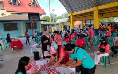 <p><strong>PAYOUT</strong>. Beneficiaries of the Pantawid Pamilyang Pilipino Program (4Ps) in Valderrama, Antique receive their grant during a payout on Jan. 26, 2022. Jeffrey Gabucay, Antique Pantawid Provincial Link, said Tuesday (July 26, 2022) that a total of 152 Indigenous Peoples households, most of whom are from the town, would exit from the modified conditional cash transfer by August this year. <em>(PNA photo courtesy of Pantawid Antique)</em></p>