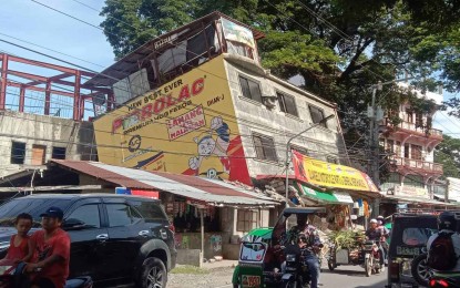 <p><strong>AFTERMATH</strong>. A house in Abra tilts to its side after a magnitude 7 earthquake struck the province on Wednesday (July 27, 2022). House Deputy Speaker Ralph Recto said President Ferdinand Marcos Jr. could augment the calamity funds by tapping the PHP7 billion contingent fund for 2022. <em>(Photo courtesy of Abra Rep. Ching Bernos)</em></p>