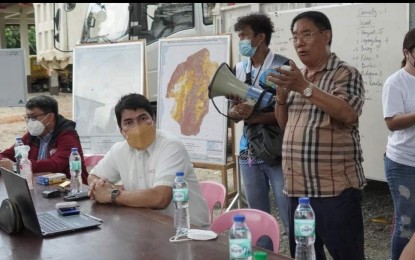 <p><strong>DISASTER RESPONSE</strong>. Social Welfare Secretary Erwin Tulfo (2nd from left, seated) arrives in Bangued, Abra for an aerial inspection of areas hit by a magnitude 7 earthquake on Wednesday (July 27, 2022). Tulfo also met with Abra Governor Dominic Valera (4th from left) and Vice Governor Joy Valera-Bernos to discuss relief operations. <em>(PNA photo from Abra Provincial Government)</em></p>