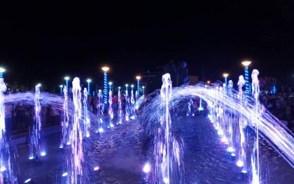 <p><strong>NEW ATTRACTION.</strong> A dancing fountain entertains visitors during the inauguration of the refurbished Kalayaan Park in Barangay Gogon, Legazpi City on Tuesday night (July 26, 2022). The park showcases state-of-the-art amenities that cater to people of all ages. <em>(Photo by Emmanuel Solis)</em></p>