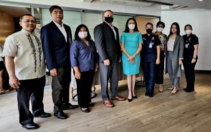 <p><strong>OSAEC ERADICATORS.</strong>  Senator Risa Hontiveros (5th from right) poses for a photo with representatives from Facebook, the National Bureau of Investigation, and the Philippine National Police after discussing the continuous propagation of child sexual abuse and exploitation materials online on on Wednesday (July 27, 2022). All stakeholders agreed to work together in eradicating Online Sexual Abuse and Exploitation of Children (OSAEC). <em>(Photo courtesy of Office of Senator Risa Hontiveros) </em></p>