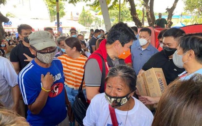 <p><strong>AID FOR ABRA. </strong>DSWD Secretary Erwin Tulfo leads the distribution of relief goods for earthquake victims in Abra on Thursday (July 28, 2022). The National Disaster Risk Reduction and Management Council (NDRRMC) said Wednesday's magnitude 7 earthquake has so far displaced some 4,969 families.<em> (Photo courtesy of Secretary Erwin Tulfo)</em></p>