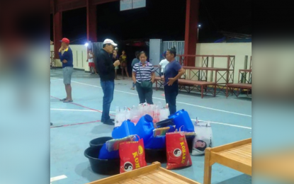 <p><strong>MONITORING THE EVACUEES.</strong> Koronadal City Mayor Eliordo Ogena (in white cap) talks with one of the flash flood victims in the regional evacuation center in Barangay San Jose Wednesday night (July 27, 2022). At least 100 families in five barangays of the city were affected by flash floods caused by a heavy downpour in the area.<em> (Photo courtesy of Xha Xhing Azeledraj)</em></p>