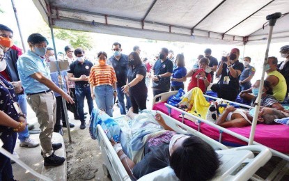 <p><strong>ABRA VISIT.</strong> President Ferdinand Marcos Jr. (left) visits Abra province on Thursday (July 28, 2022) to personally see the extent of the damage of the magnitude 7 earthquake. Local telecommunications companies Globe, PLDT, and its wireless subsidiary Smart on Thursday continue to send aid to residents of these quake-hit areas.<em> (OPS photo)</em></p>