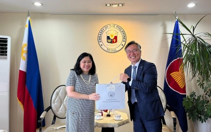 <p><strong>NUCLEAR COOPERATION.</strong> Philippine Ambassador to South Korea Ma. Theresa Dizon-De Vega meets with Korea Hydro and Nuclear Power Co. Ltd Executive Vice President for Overseas Nuclear Business Division Nam Yoh-Shik, Section VP Kim Yongsoo, and Senior Manager Choi Younghwan in Seoul on July 19, 2022. De Vega was joined by Third Secretary Reisha Olavario and Commercial Counselor Jose Ma. Dinsay. <em>(Seoul PE photo)</em></p>