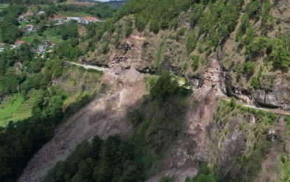 <p>Closed section of Mt. Data Cliff, Bauko, Mt. Province<em> (Photo courtesy of DPWH Cordillera Administrative Region)</em></p>