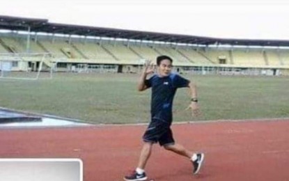 <p><strong>BID FOR GUINNESS.</strong> Pangasinense Jojo Bigay trains in preparation for his bid for the Guinness World Records for fastest backward running. The bid will happen in December this year. <em>(Photo courtesy of Jojo Bigay)</em></p>