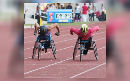 <p><strong>CLOSE WIN FOR GOLD</strong>. Wheelchair racer Jerrold Mangliwan (right) nips compatriot Rodrigo Podiotan Jr. for the gold medal in the men’s 100-meter T52 race in the 11th Asean Para Games at the Manahan Stadium Monday in Surakarta, Indonesia on Monday (Aug. 1, 2022). The Philippines bagged five gold medals on the first day of competition. <em>(Photo from Team Philippines)</em></p>
