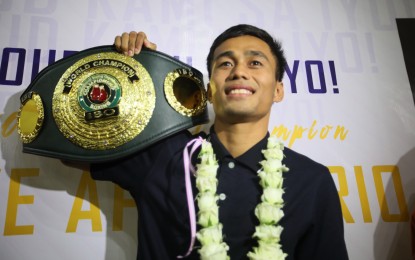 <p><strong>NEW WORLD CHAMP</strong>. Filipino boxer Dave Apolinario proudly displays his world champion belt upon his arrival at the Ninoy Aquino International Airport in Pasay City on Wednesday (Aug. 3, 2022). Apolinario bagged the International Boxing Organization (IBO) flyweight crown after defeating Gideon Buthelezi via a first-round knockout in East London, South Africa on July 30. <em>(PNA photo by Avito Dalan)</em></p>