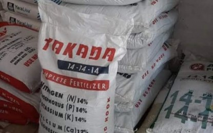 <p>Sample photo of a bag of fertilizer being pulled out in the market for failing to meet quality standards. <em>(Contributed)</em></p>