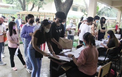 <p><strong>VERIFICATION.</strong> Guidance counselors check the requirements of senior high school students at the Dasmariñas Integrated High School Main in Cavite province in this August 2022 photo. Experts say the resumption of face-to-face classes will relieve students of coronavirus-related boredom and improve their social skills. <em>(PNA photo by Gil Calinga)</em></p>
