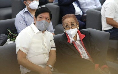<p><strong>WAKE VISIT.</strong> President Ferdinand Marcos Jr. (left) visits the wake of former president Fidel V. Ramos on Thursday (Aug. 4, 2022) at the Heritage Park in Taguig City. Also in the photo is Ramos' widow, former first lady Amelita "Ming" Martinez-Ramos (right).<em> (PNA photo by Robinson Niñal Jr.)</em></p>