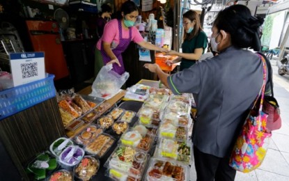 <p>APEC Illustration for inflation. People buy food amid inflation and rising food prices in Thailand. <em>(ANTARA/HO-APEC Secretariat)</em></p>