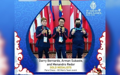 <p>Para Chess - Men’s B2 category gold medalists Darry Bernardo, Menandro Redor, and Arman Subaste <em>(PSC photo)</em></p>
